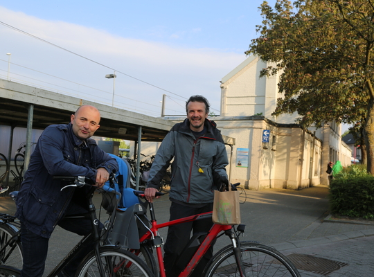 Johan en Joris aan het station Asse Johan en Joris aan het station Asse